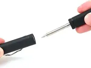 Intelligenter Lötkolben Schutzkappe entfernen