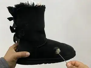 Ein Loch in einem UGG Stiefel stopfen