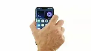 Halte die Seitentaste gedrückt, bis das Apple-Logo erscheint.
