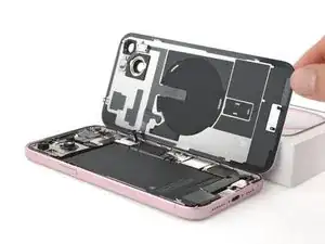 iPhone 15 Rückseite aus Glas öffnen