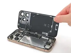 So ersetzt du den Rückglas-Kleber beim iPhone 16 Pro