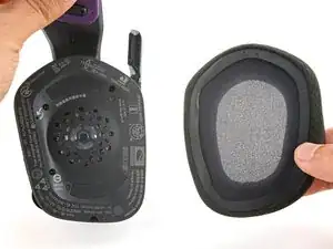 Einsetzen der Logitech G535 Ohrpolster