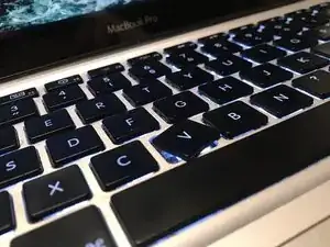 Tasten eines MacBook Pro (Mitte 2010) ausbauen