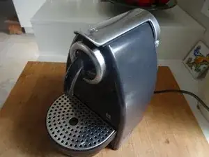 Krups Nespresso Essenza XN2xxx Seitenteile öffnen