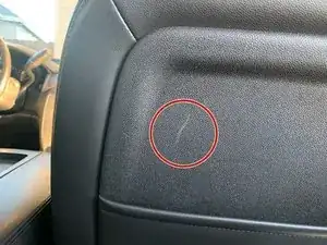 Wie man Kratzer aus dem Innenraum  eines Autos entfernt.