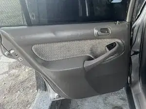 How to Remove Rust From a 2000 Honda Civic Door Handle