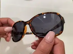 How to Remove Scratches From Sunglasses