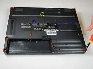 Disassembling IBM ThinkPad 560z Upper Case