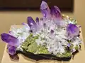 Der Amethyst ist ein Quarz wie der Bergkristall.