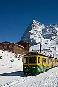 Das Dorf Wengen in den Schweizer Alpen kann man nur mit diesem Zug erreichen.