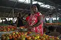 Diese Frau verkauft Tomaten auf dem Markt in der Hauptstadt Honiara.