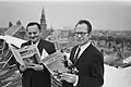 Ein Bild aus dem Jahr 1971: Rechts sieht man Morris mit einem Lucky-Luke-Band, links steht René Goscinny mit Asterix.