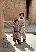 Kinder von der Volksgruppe der Hazara