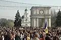 Eine Protestkundgebung vor dem Triumphbogen