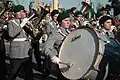 In der Marschmusik nennen viele Leute dieses Instrument eine Pauke.