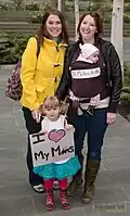 Amerikanische Kinder mit ihren beiden Müttern