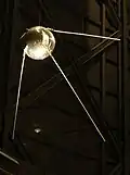 Ein Modell des Sputnik, des ersten künstlichen Satelliten