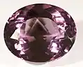 Ein geschliffener Amethyst, ebenfalls ein Quarz-Kristall