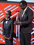 Dieser intelligente Junge aus Nigeria spielt Schach und hat einen wichtigen Preis in seinem Land erhalten.