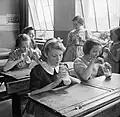 Früher wurde in vielen Schulen Milch ausgeschenkt, damit die Kinder gesund blieben.
