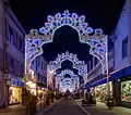 In einer Stadt in Frankreich: Lichter-Dekoration zu Weihnachten.