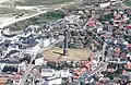 Häuser des Ortes Borkum, rundum den Neuen Leuchtturm