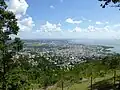 Die Hauptstadt von Trinidad und Tobago heißt Port of Spain. Das bedeutet übersetzt „Spaniens Hafen“.