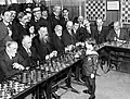 Ein Wunderkind im Jahr 1920: Samuel Reshevsky, acht Jahre, spielt gegen mehrere Meister Schach.