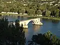 Die berühmte Brücke von Avignon wurde nie fertig gebaut.