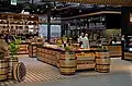 In einem Selbstbedienungsrestaurant an einem Flughafen in Finnland