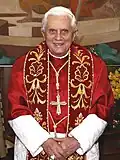 Benedikt war der dritte Papst, der aus Deutschland stammte. Er war früher Theologe und Erzbischof von München.