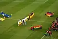 Vor einem Spiel bei einer Weltmeisterschaft: So stellen sich die Mannschaften auf. Die Nationalhymnen werden gespielt.