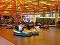 Auf einem Jahrmarkt in Bayern: Hier sind wohl gerade zwei Autos zusammengestoßen.