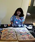 Jenny Williams ist Weberin und gehört zu den Nez-Percé-Indianern. Sie stammen aus den heutigen Bundesstaat Oregon.