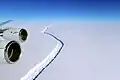 Diese Spalte ist hundert Meter breit: Ein Eisberg spaltet sich ab.