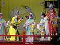 Die Peking-Oper, ein Schauspiel mit bunten Kostümen und geschminkten Gesichtern