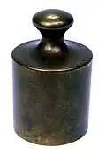 Ein Kilogramm-Gewicht aus Metall aus dem Jahr 1793.