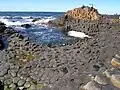 Die „Straße der Riesen“ in Nordirland ist ein Weltnaturerbe. Die Steine sind aus Basalt und etwa 60 Millionen Jahre alt.
