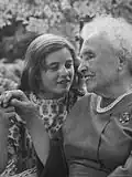 Mit 80 Jahren erhielt Keller Besuch von einer jungen Schauspielerin, welche sie in einem Film darstellte.