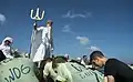 Auch auf diesem Schiff feiert man, dass der Äquator überquert wird: mit Poseidon-Verkleidung.