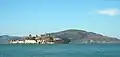 Hinter der Insel Alcatraz sieht man die Insel Angel Island. Manche Geflüchtete versuchten, dorthin zu schwimmen.