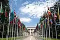Bei einem Gebäude der Vereinten Nationen in Genf: Flaggen der Mitgliedsstaaten.