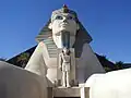 Bei einem Casino in Las Vegas: Diese große Statue soll wohl an einen Pharao und eine Sphinx erinnern.