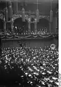 Nach dem Tod gab es im Reichstag, dem Parlament, eine Trauerfeier für Stresemann.