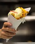 Pommes mit „Mayo“ in einer Tüte, Niederlande