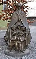 Denkmal für Hermann Gmeiner von den SOS-Kinderdörfern
