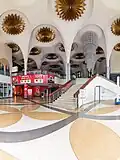 In einem alten Kino in Bangkok in Thailand, wenn man herein kommt.