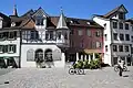 Auf dem Gallusplatz in der Altstadt mit einem für St. Gallen typischen Erker