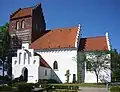 Eine dänische Kirche aus Kalkstein.