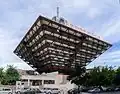 Ungewöhnlich: Ein Gebäude in Bratislava, das wie eine umgedrehte Pyramide aussieht.